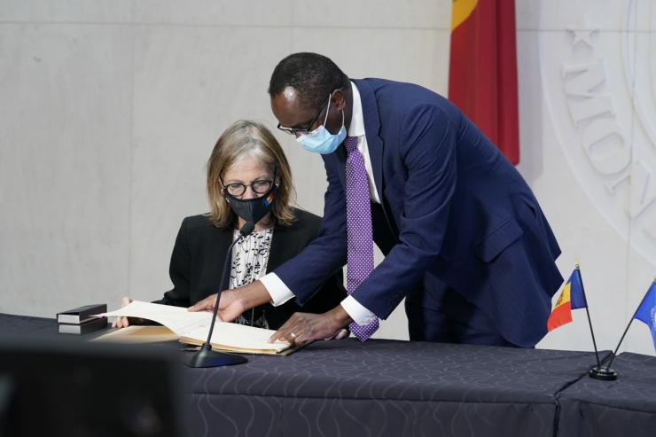 Un moment de l'acte d'adhesió d'Andorra a l'FMI.